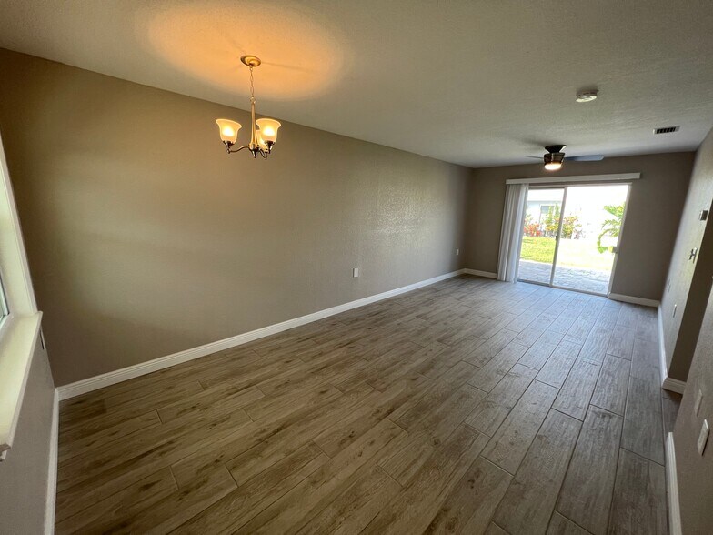 Building Photo - 1 Bed/1 Bath - Unit 7