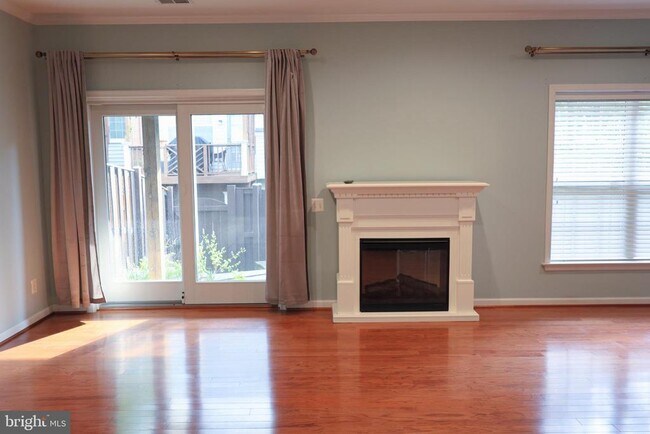Building Photo - 4605 Lambert Pl