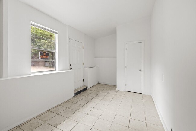 Building Photo - Charming 3 Bedroom, 2 Bathroom house