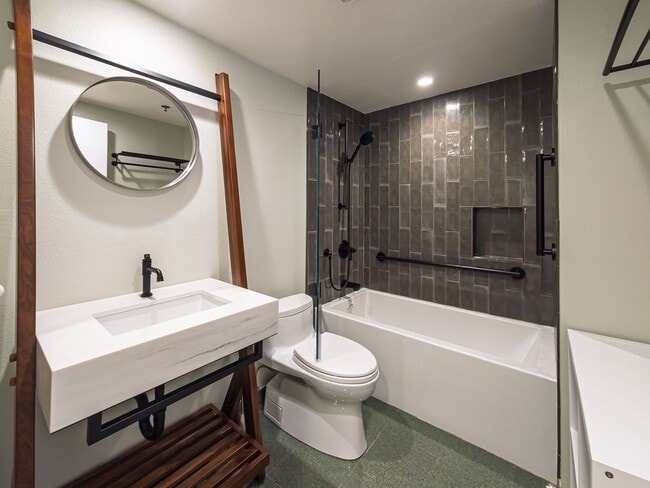 Building Photo - Stylish Condo in the Heart of Downtown Pasadena