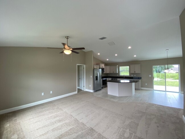 Building Photo - Marion Oaks - Welcome Home