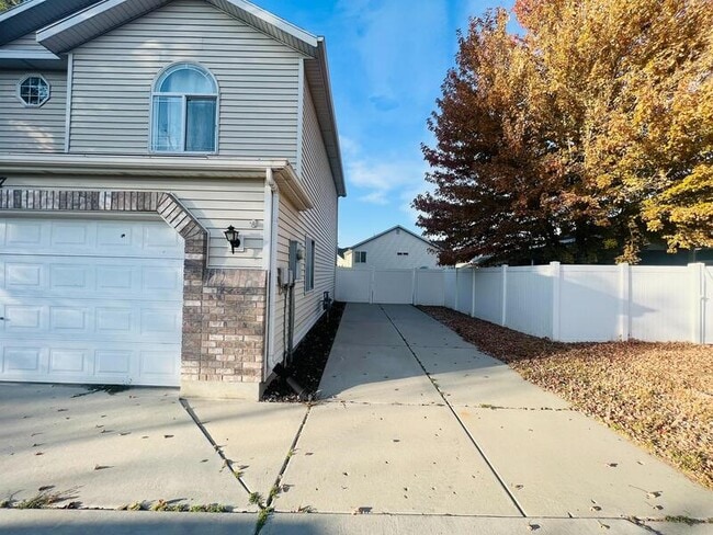 Building Photo - 377 Sego Lily Dr
