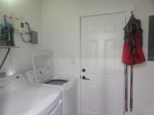 Building Photo - 13091 Old Crystal River Rd