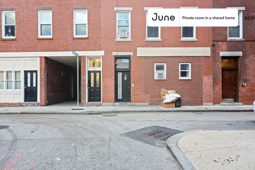 Building Photo - Room in Shared 3 bed/1 bath home