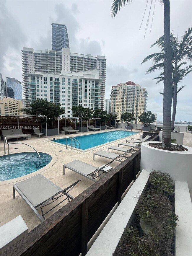 Building Photo - 1300 Brickell Bay Dr