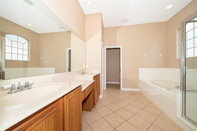 Building Photo - 2335 Cedar Garden Dr