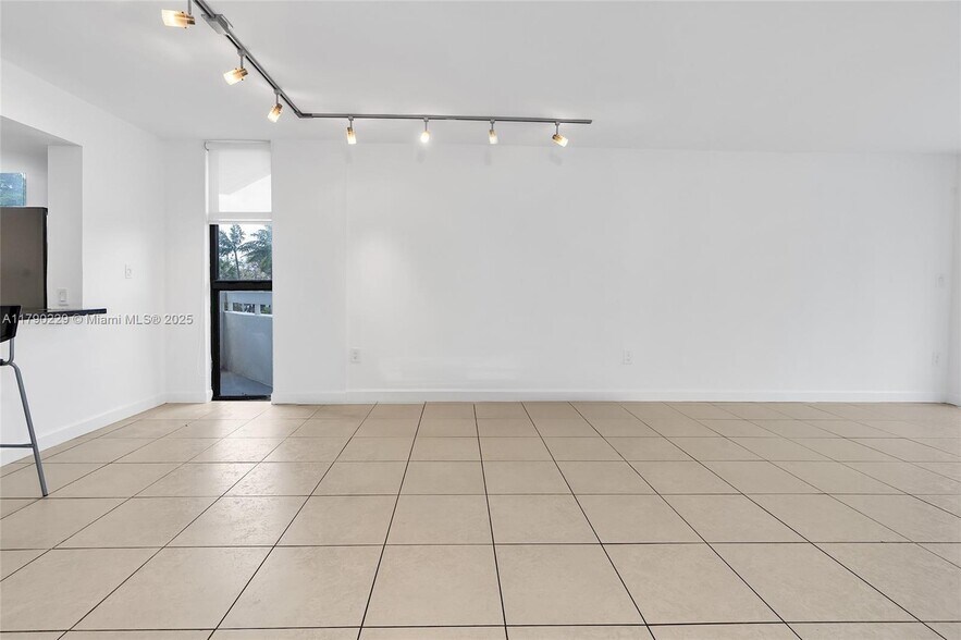 Building Photo - 2501 Brickell Ave