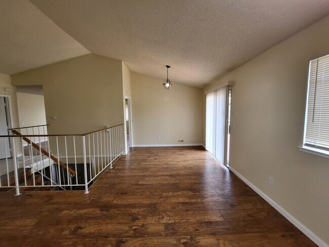 Building Photo - 5215 Bayview Ave