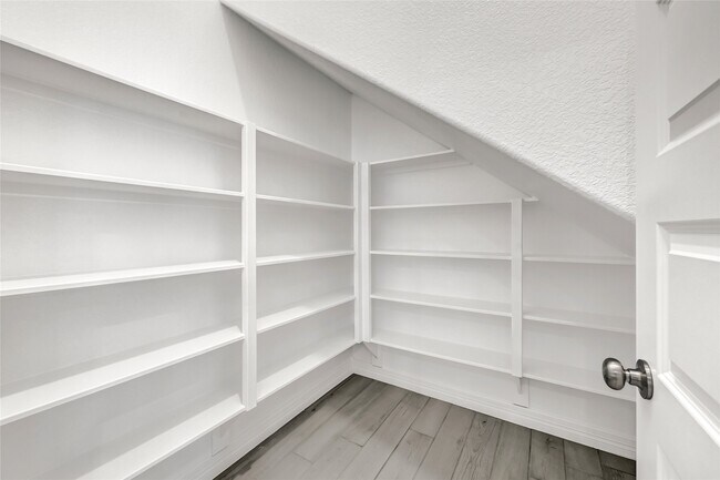 Building Photo - 9319 Galloway Wds Trl