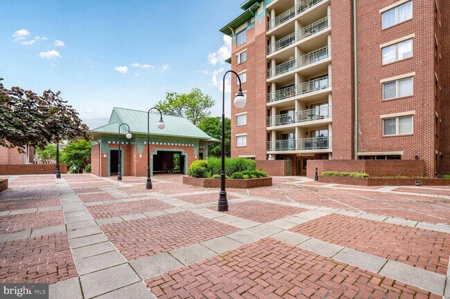 Building Photo - 545 E Braddock Rd