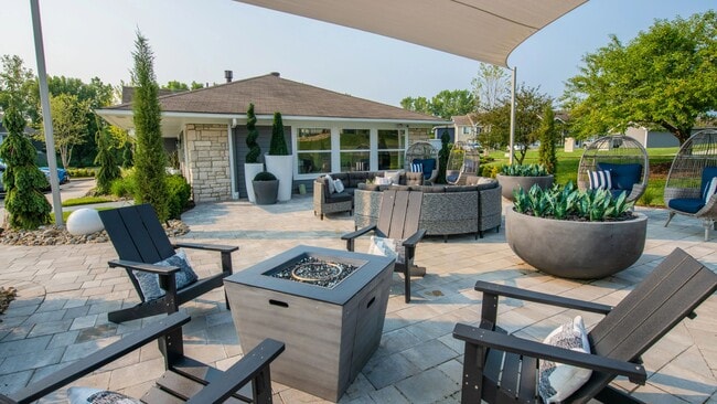 Building Photo - Emory Lakes Luxury Apartments