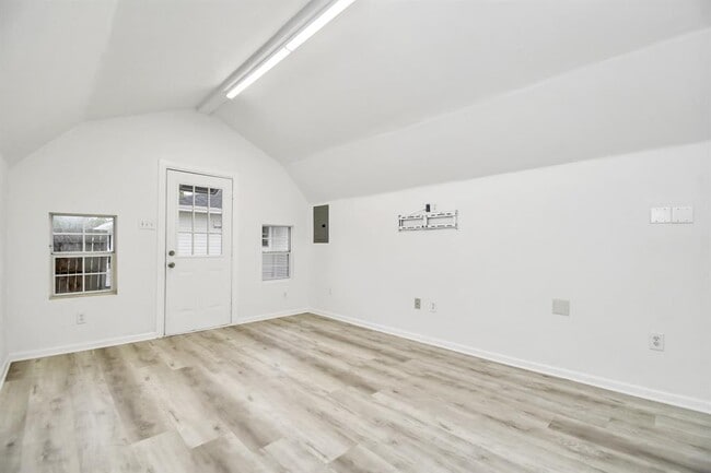 Building Photo - 2243 Matilda St