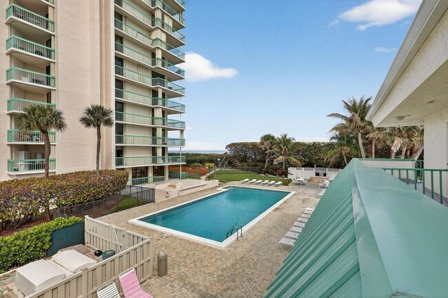 Building Photo - 9940 S Ocean Dr