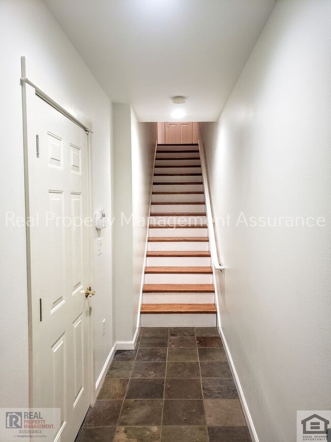 Building Photo - 10275 NW Alder Grove Ln