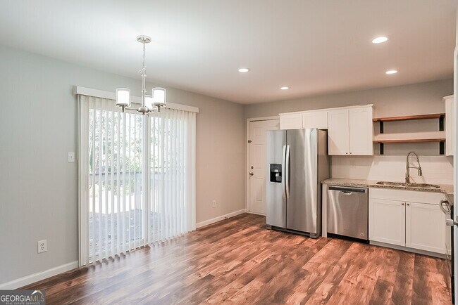 Building Photo - 5355 Forest Downs Cir