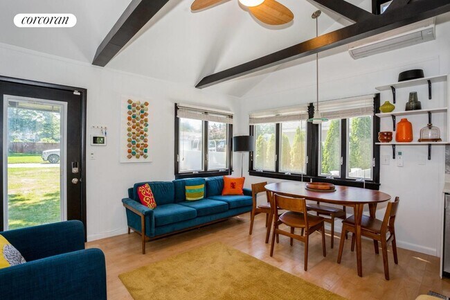 Building Photo - 12 Penny Ln