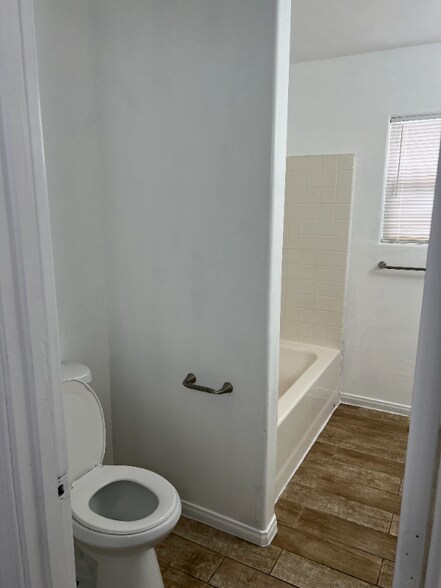 Building Photo - 821 Karma Ct