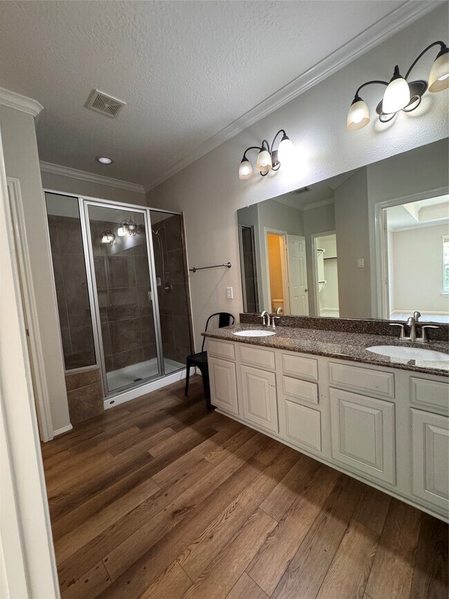 Building Photo - 137 E Montfair Blvd