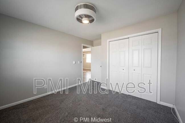 Building Photo - 140 Maple Park Dr