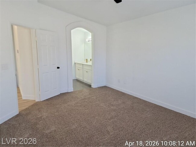 Building Photo - FANTASTIC SOUTHWEST TOWNHOME IN A GATED COMMUNITY!