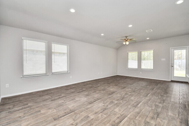 Building Photo - 9810 Laurel Lake Dr