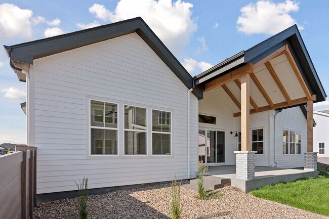 Building Photo - New Charming Berthoud Home with Modern Com...