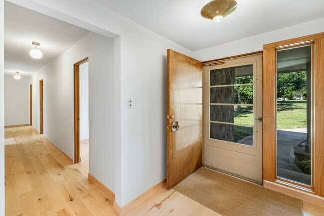 Building Photo - 9200 N Tennyson Dr