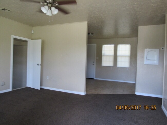 Building Photo - Pet Friendly :) SECTION 8 ACCEPTED!