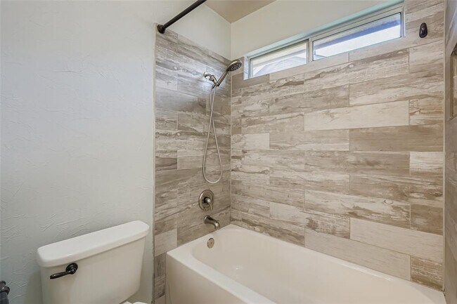 Building Photo - 903 Jasmine Trail