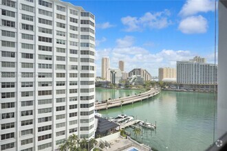 Building Photo - 905 Brickell Bay Dr