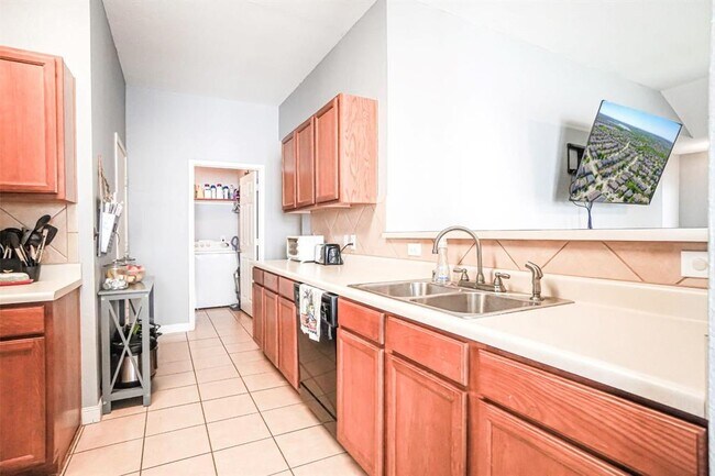 Building Photo - 1608 Cardinal Way