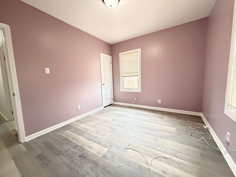 Building Photo - 3259 Cortland St