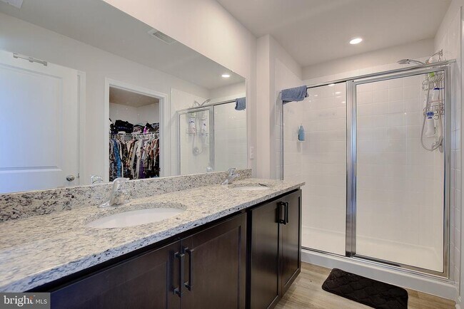 Building Photo - 134 Charming Frst Ave