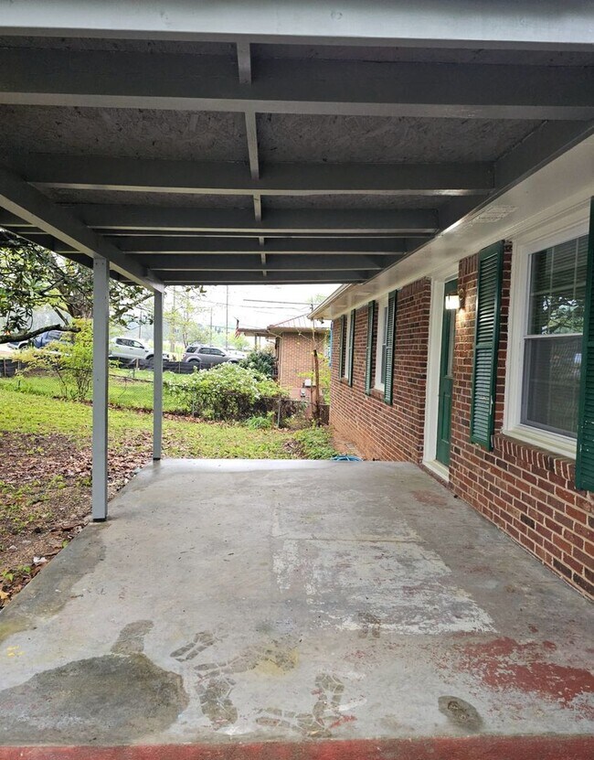 Building Photo - Morrow's Latest Renovated 3 Bedroom, 1.5 B...