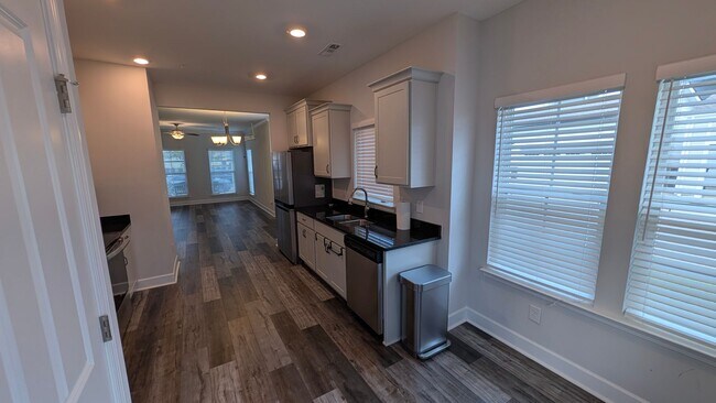 Building Photo - 531 Farmstead Ln
