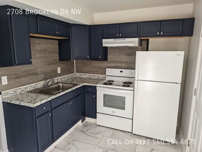 Building Photo - 2708 Brooklyn Dr NW