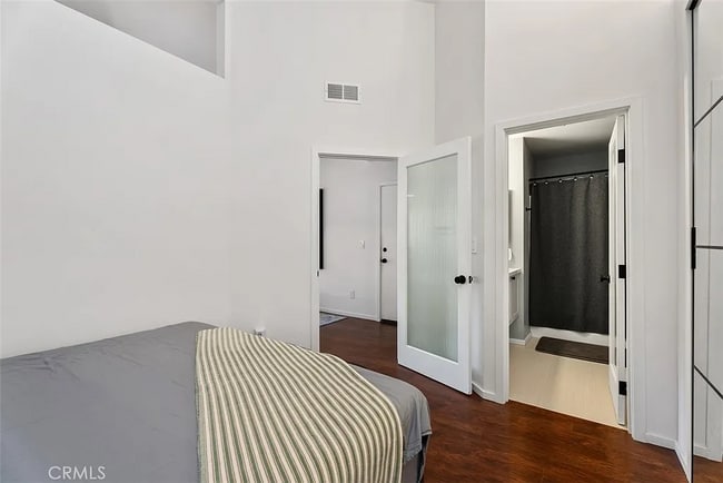 Building Photo - Upstairs Condo - Remodeled!