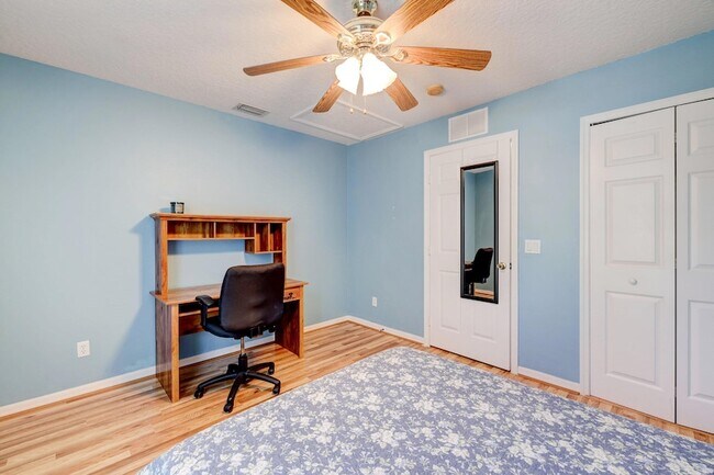 Building Photo - 1838 SE Genaro Terrace