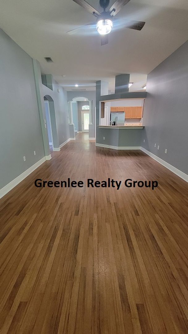 Building Photo - Gorgeous 4 Bedroom/2 Bathroom Home in Sunc...