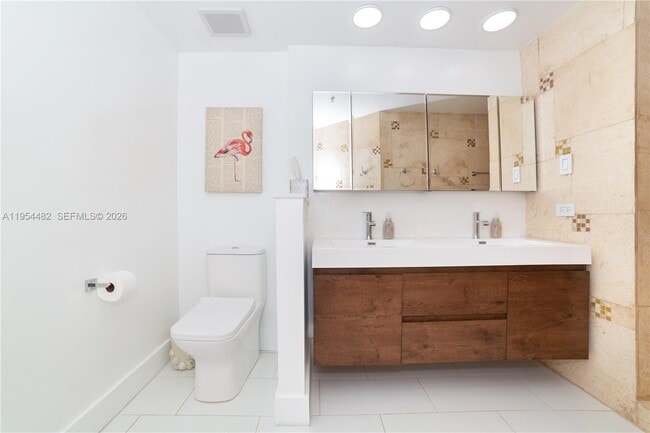 Building Photo - 17150 N Bay Rd