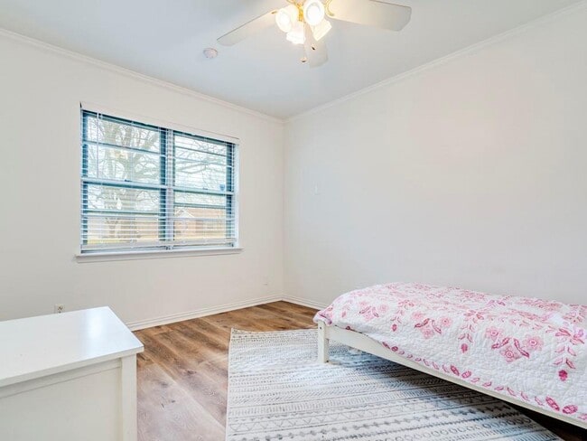 Building Photo - 105 Maynard St