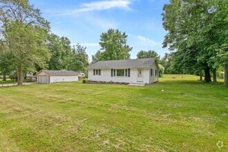 Building Photo - Welcome to the country! 3bd Rambler with f...