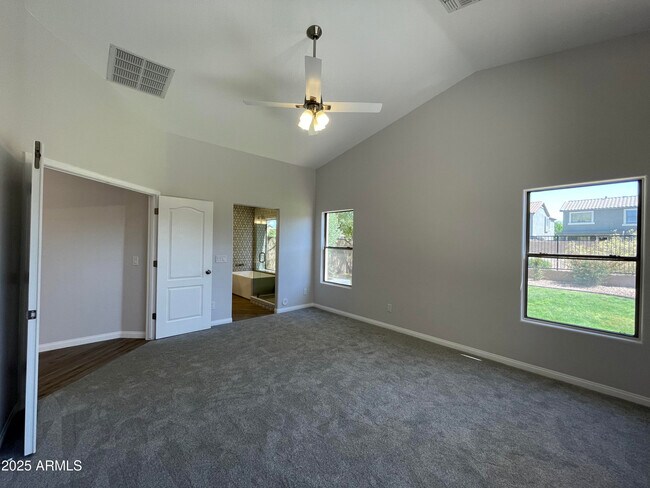 Building Photo - 841 E Lovegrass Dr