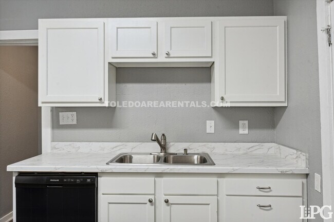 Building Photo - 365 Burger St