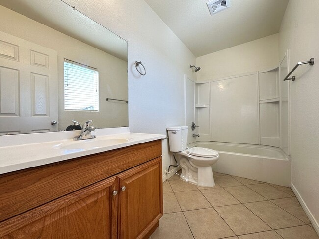 Building Photo - Huntington Village B