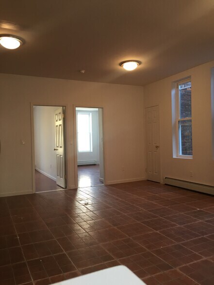 Building Photo - 2548 14th Pl