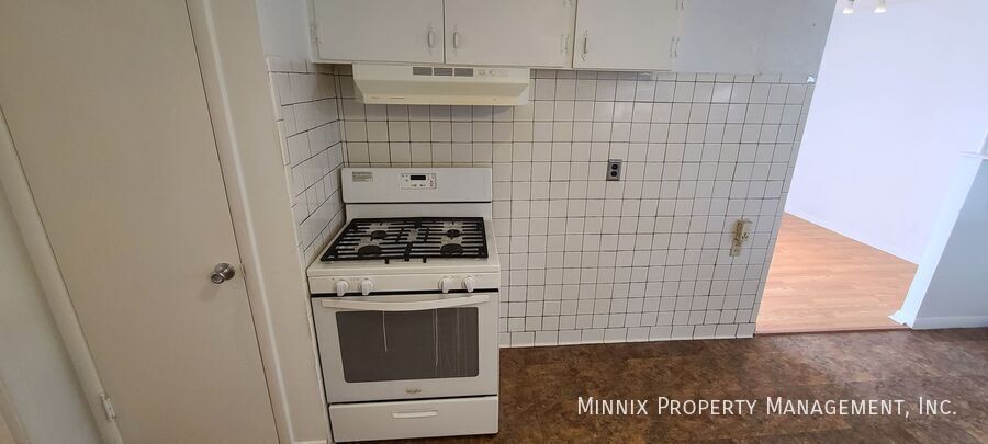 Building Photo - 210 N Glenwood Dr