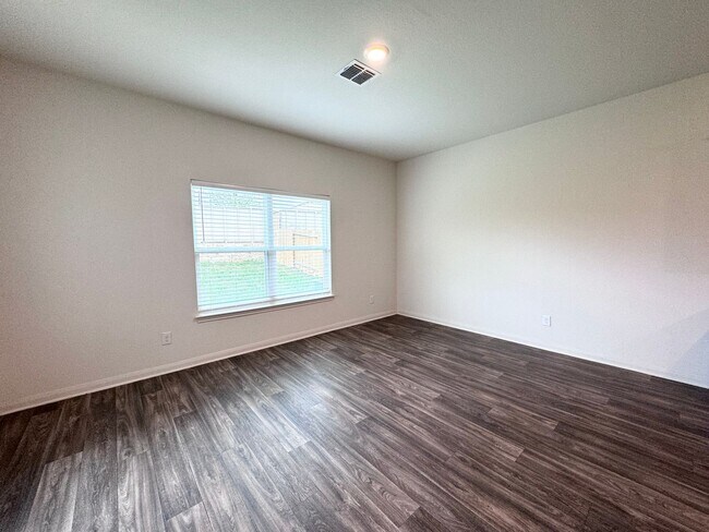 Building Photo - Beautiful Home in Converse!