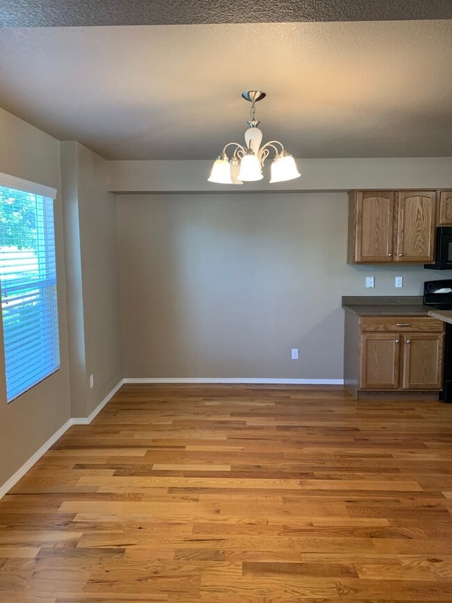 Building Photo - $2300 | 3BR/2.5BA | Dog Friendly Beautiful...
