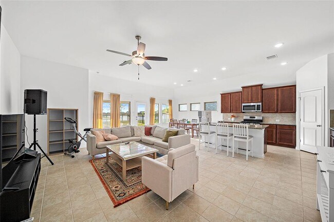 Building Photo - 155 Solana Point Dr